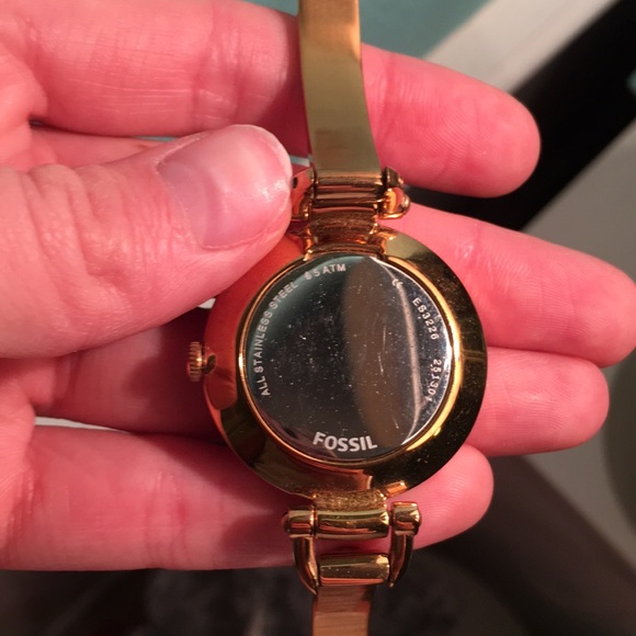 Rose gold fossil watch - Picture 2 of 4